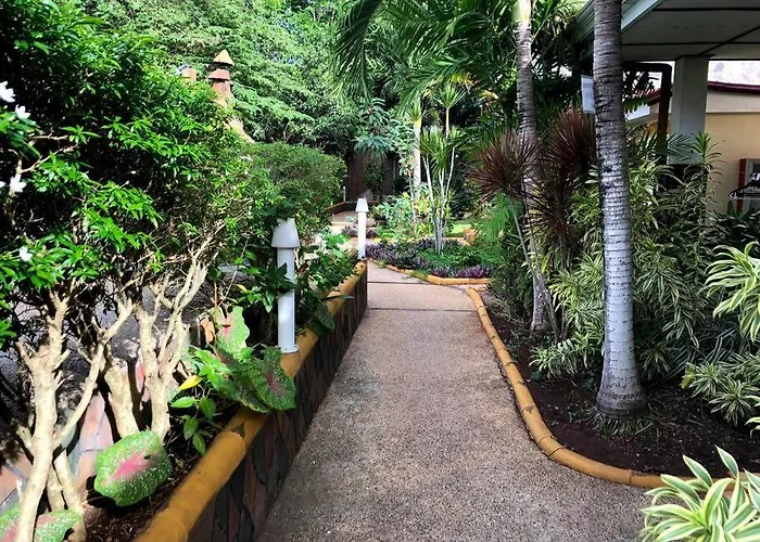 Alona Park Residence - 3 Bedroom Apartment- Alex And Jesa Unit