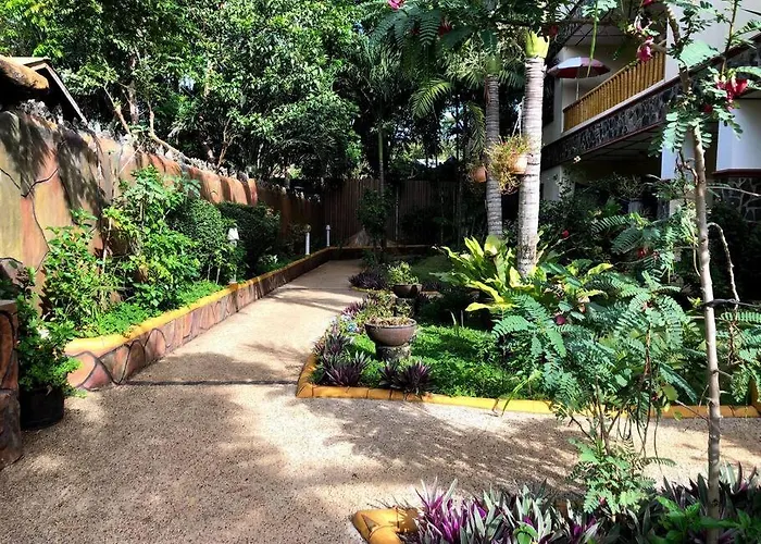 Alona Park Residence - 3 Bedroom Apartment- Alex And Jesa Unit