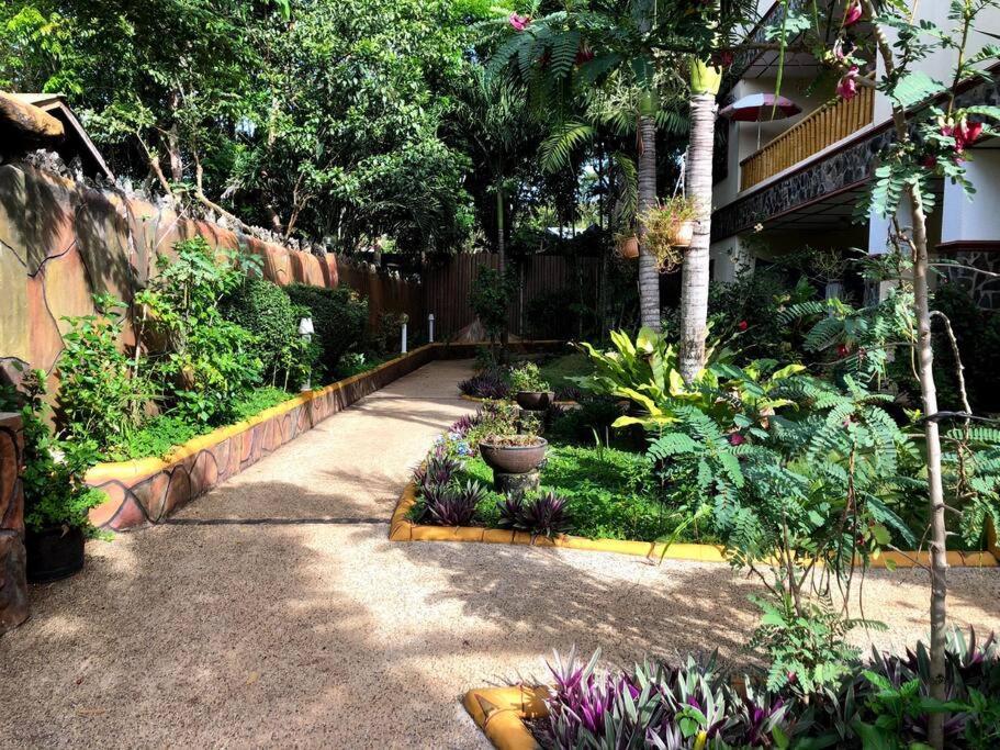 Alona Park - 3 Bedroom Apartment- Alex And Jesa Unit *