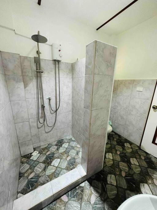 Alona Park - 3 Bedroom Apartment- Alex And Jesa Unit Apartment *