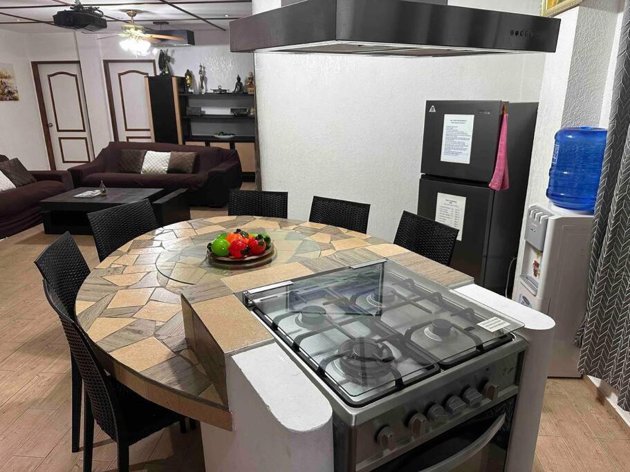 Alona Park - 3 Bedroom Apartment- Alex And Jesa Unit Apartment *