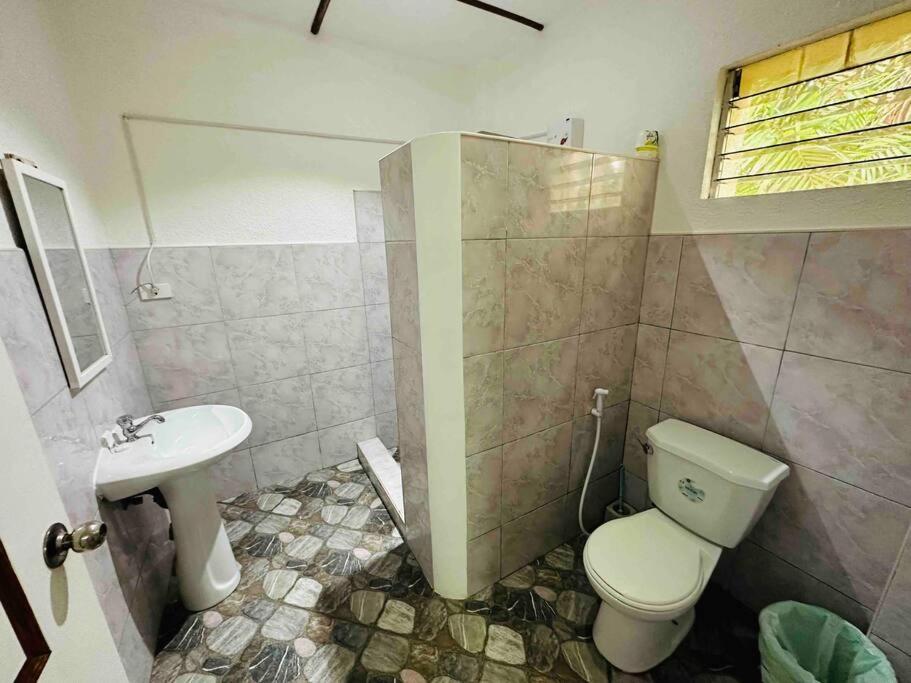 Alona Park - 3 Bedroom Apartment- Alex And Jesa Unit Apartment